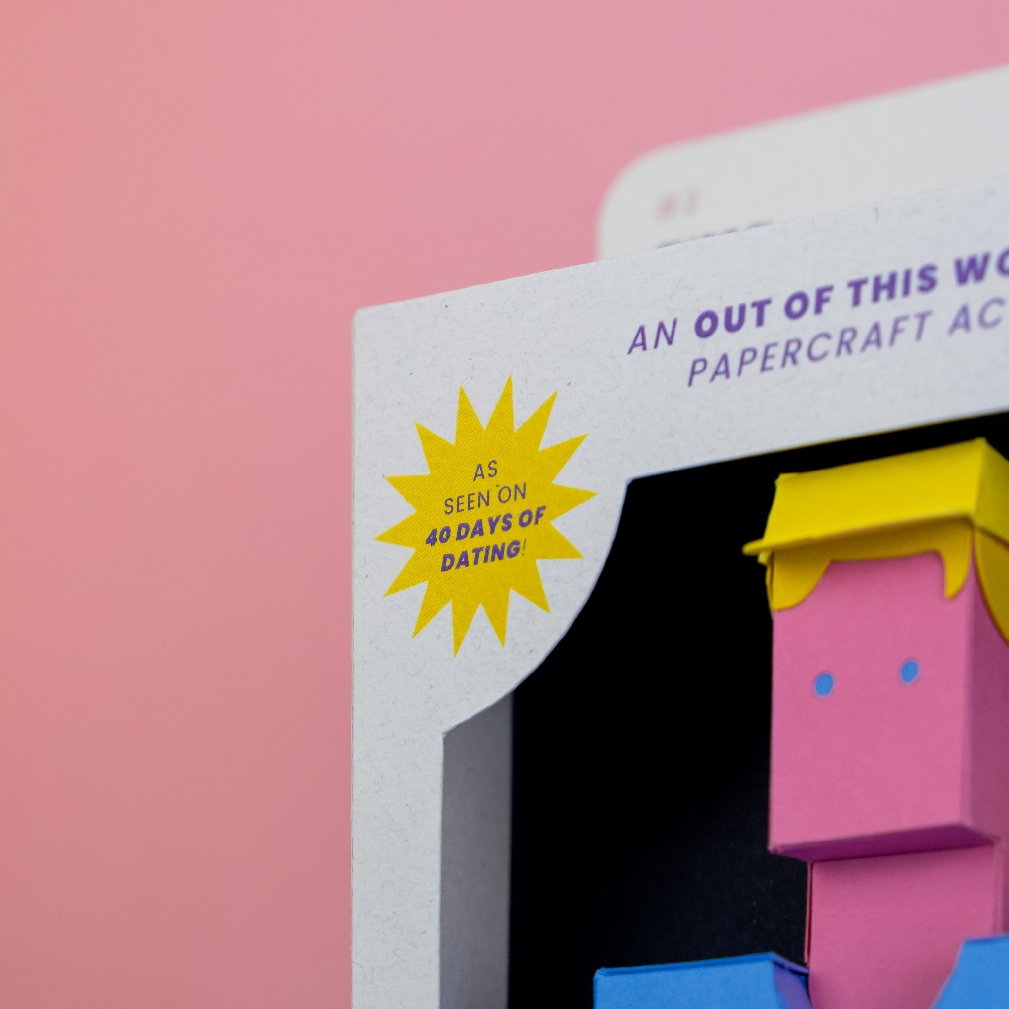 Customized paper toy in a box detail. Papercraft. Papercraft porto. Portugal arts and crafts. Original illustration Tridimentional. Character Design. Design de personagens.