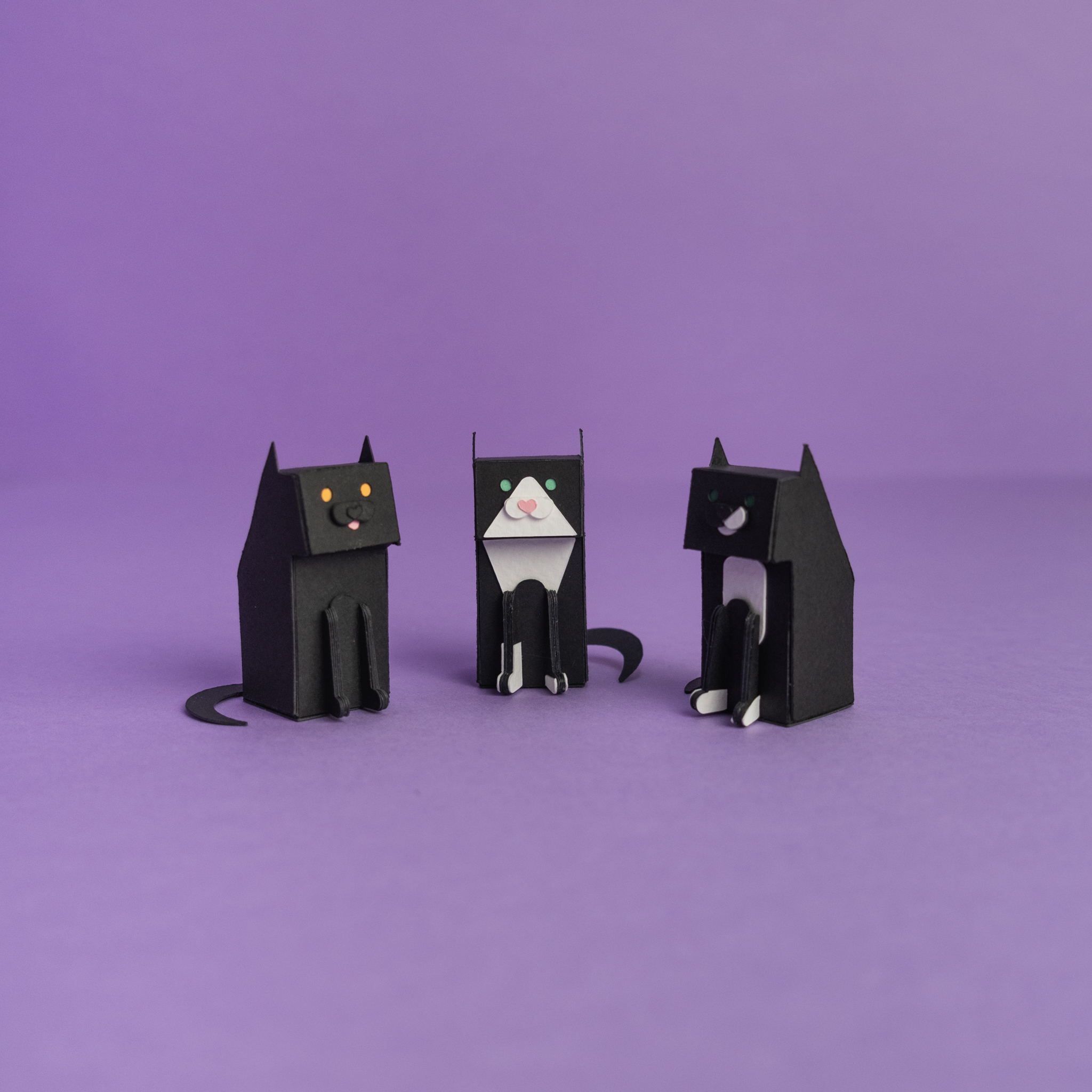 Three paper toys of cats. Papercraft. Papercraft porto. Portugal arts and crafts. Original illustration Tridimentional. Character Design. Design de personagens.